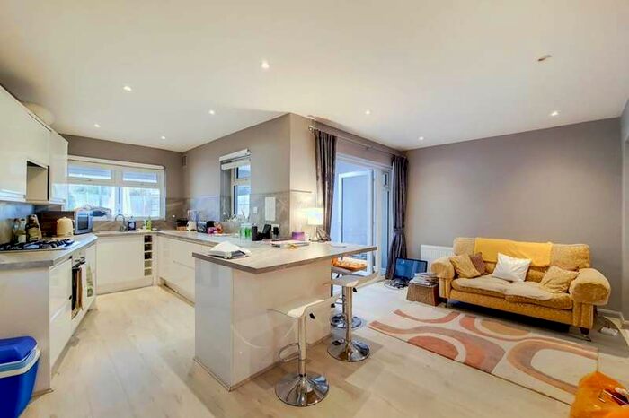 5 Bedroom Semi-Detached House To Rent In Chatsworth Way, West Norwood, SE27