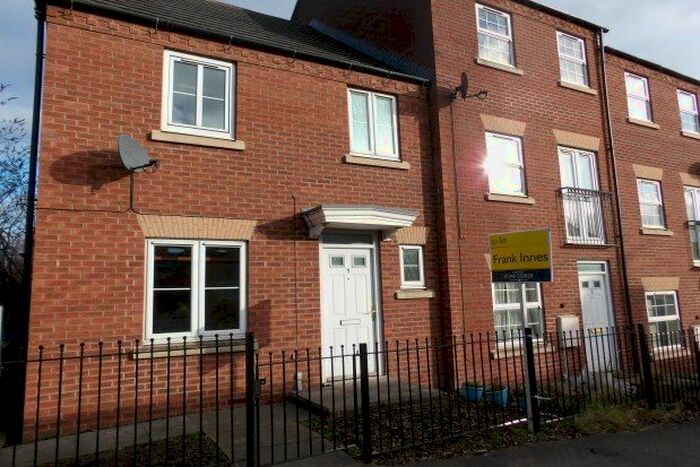 3 Bedroom End Of Terrace House To Rent In Hardwick Street, Chesterfield, S41