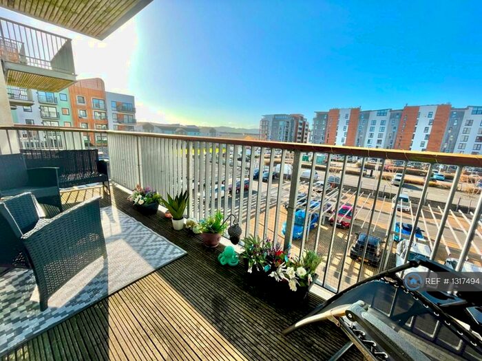 2 Bedroom Flat To Rent In Newfoundland Way, Portishead, Bristol, BS20