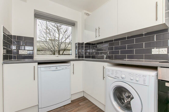 2 Bedroom Apartment To Rent In Station Approach, Cheam, Sutton, SM2