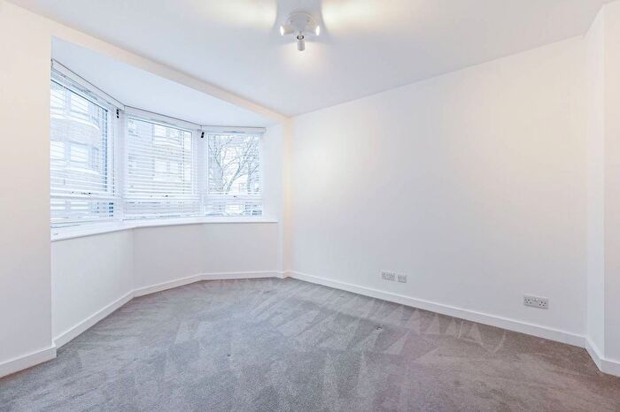 3 Bedroom Flat To Rent In Kew Bridge Court, Chiswick, London, W4