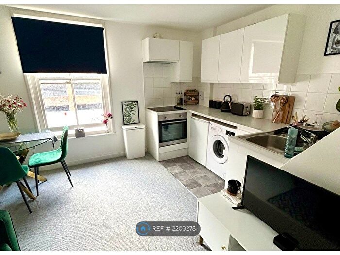 1 Bedroom Flat To Rent In Tower Street, Winchester, SO23