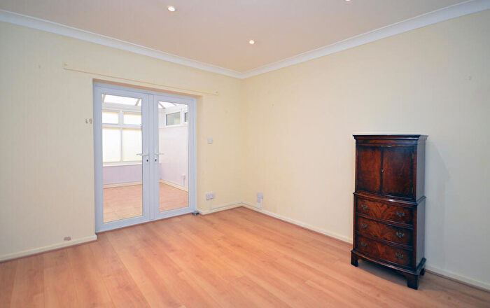 3 Bedroom Bungalow For Sale In London Road, Raunds, NN9