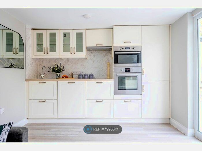 Studio To Rent In Lansdown, Bath, BA1