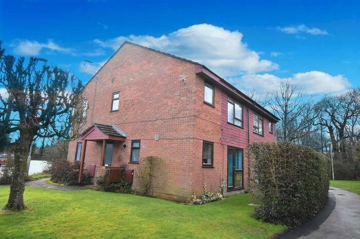 2 Bedroom Flat To Rent In Brookfield Close, Chineham, Basingstoke, RG24