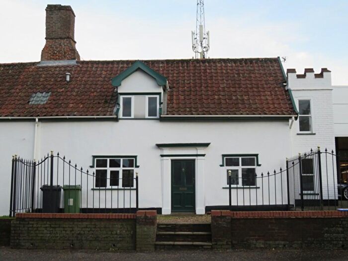 3 Bedroom Semi Detached House To Rent In The Street, NR15