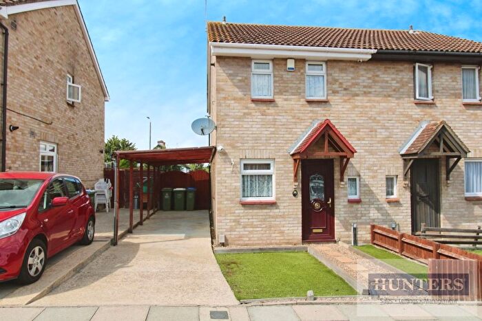 2 Bedroom Property For Sale In Walker Close, Crayford, Dartford, DA1