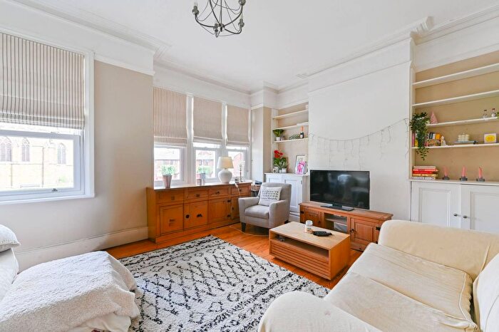 4 Bedroom Maisonette For Sale In Franciscan Road, Tooting Bec, London, SW17