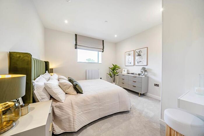 1 Bedroom Apartment To Rent In Chertsey, Surrey, KT16