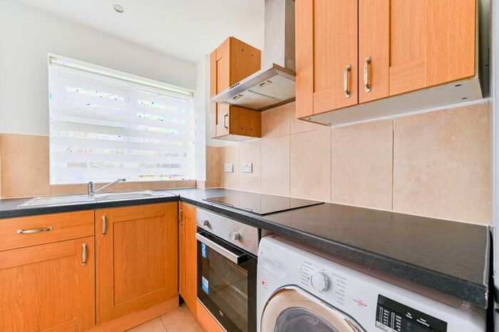 Studio To Rent In September Way, Stanmore, HA7