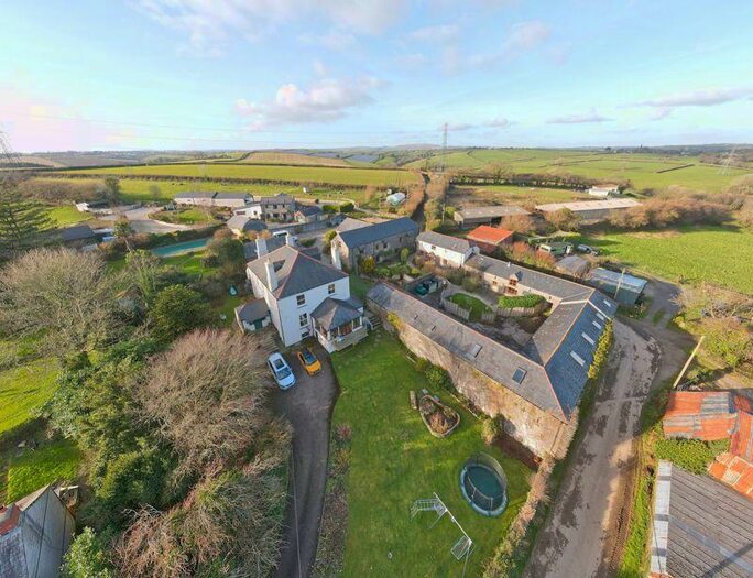 7 Bedroom Farm House For Sale In Large Farmhouse And Holiday Let Business In Menheniot, PL14