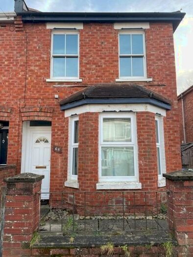 3 Bedroom House To Rent In Ampthill Road, Southampton, SO15