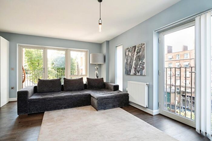 2 Bedroom Apartment For Sale In St. Clements Avenue, London, E3