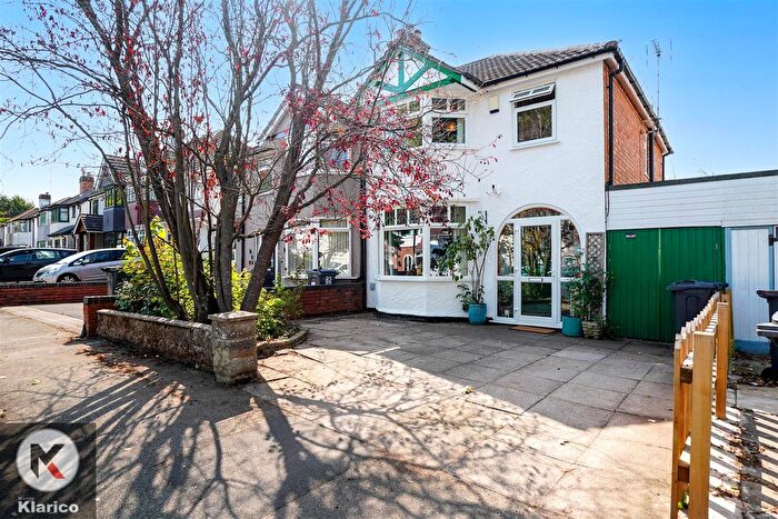 3 Bedroom Semi-Detached House For Sale In Brooklands Road, Hall Green, B28