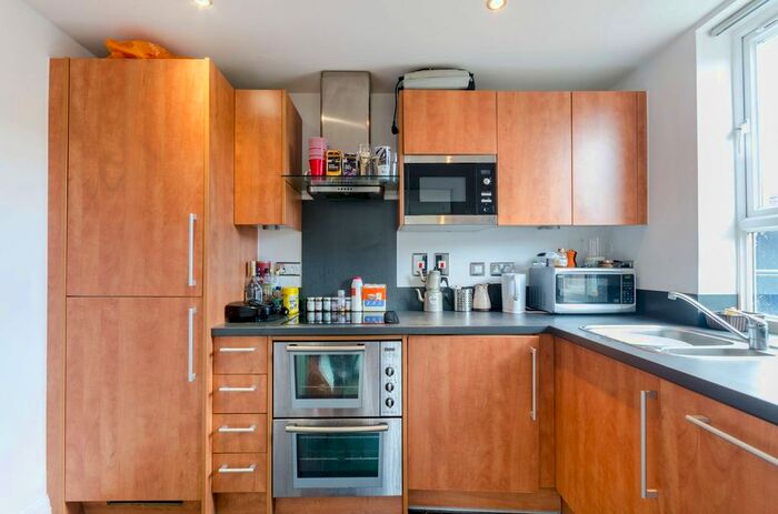 2 Bedroom Flat To Rent In Seven Kings Way, Kingston, Kingston Upon Thames, KT2