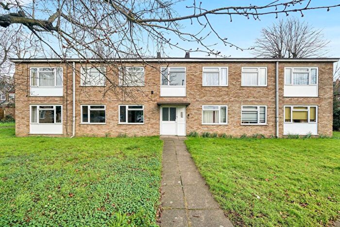 2 Bedroom Flat To Rent In Serbin Close, Leyton, E10