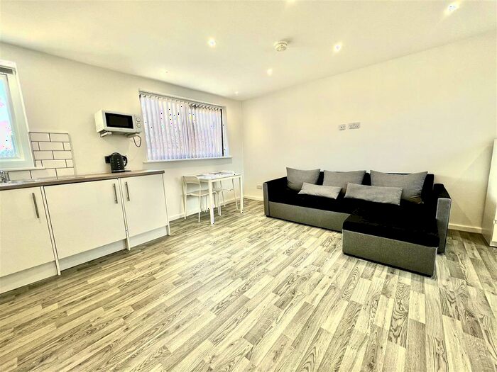 1 Bedroom Flat To Rent In Carlton Place, Leeds, LS7