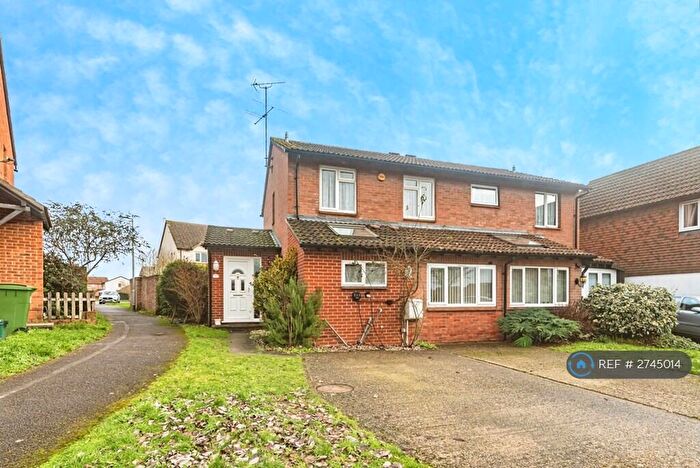 3 Bedroom Semi-Detached House To Rent In Caistor Close, Calcot, RG31