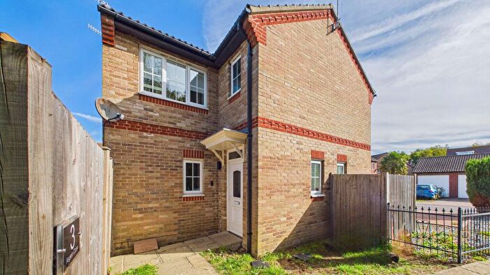 2 Bedroom Terraced House To Rent In Aspen Close, Littlehampton, BN17
