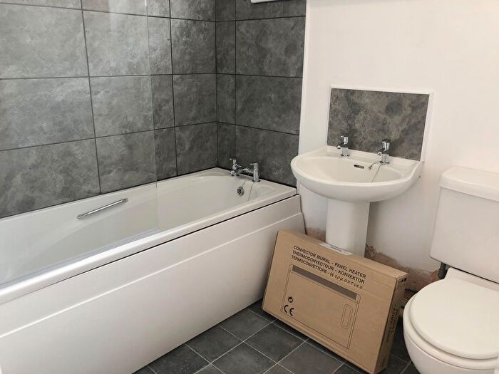 1 Bedroom Flat To Rent In Netherend Lane, Halesowen, B63