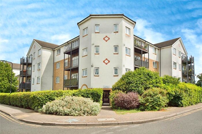 2 Bedroom Flat For Sale In Enstone Road, Enfield, EN3