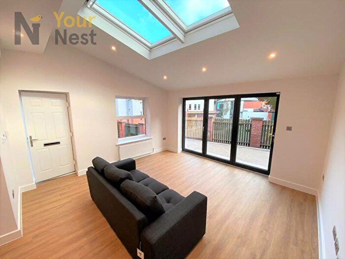 2 Bedroom Apartment To Rent In Ash Road, Leeds, , En-Suite Bathrooms, LS6