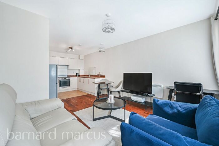 1 Bedroom Flat To Rent In Schoolgate Drive, Morden, SM4