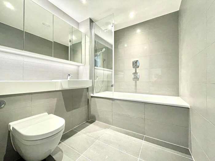 2 Bedroom Apartment To Rent In Manchester New Square, Whitworth Street, Manchester, M1