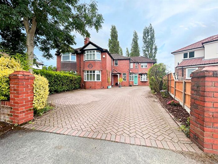 6 Bedroom Semi-Detached House For Sale In Wilford Avenue, Sale, M33