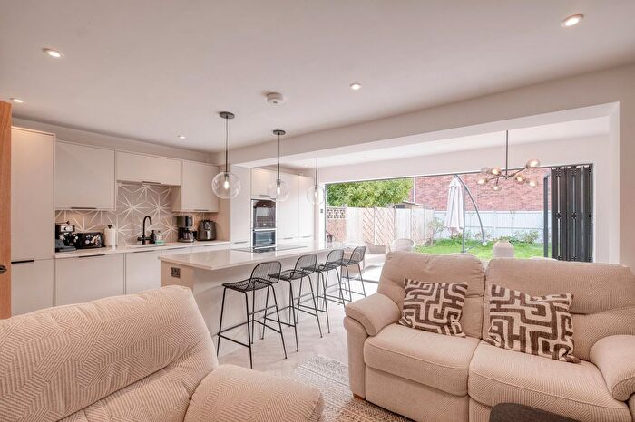 3 Bedroom Semi-Detached House For Sale In Hartford Road, Bromsgrove, B60