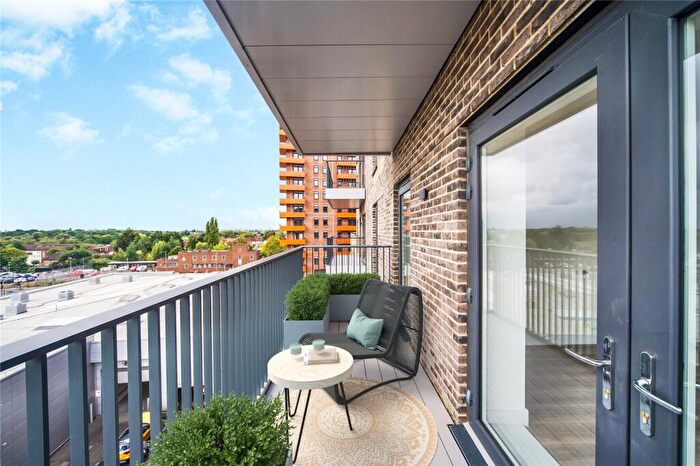 2 Bedroom Flat For Sale In Flat, Catkin Road, London, NW9