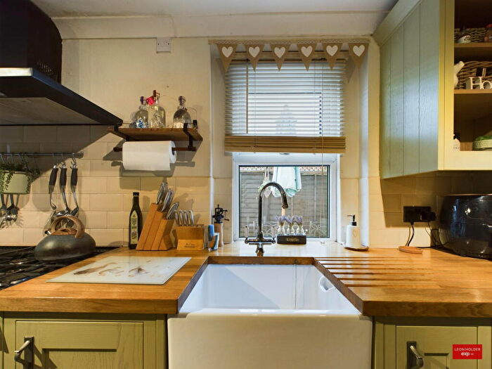 3 Bedroom End Of Terrace House For Sale In Honyatt Road, Gloucester, GL1