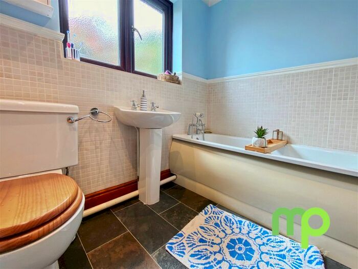 4 Bedroom Detached House For Sale In Norwich Road, Besthorpe, NR17