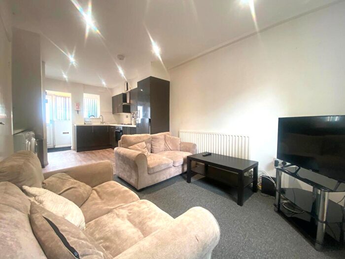 5 Bedroom House To Rent In Fladbury Crescent, Selly Oak, B29