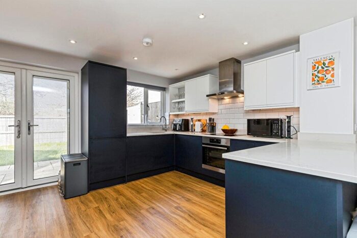 3 Bedroom Terraced House For Sale In Kingsley Road, Horley, RH6