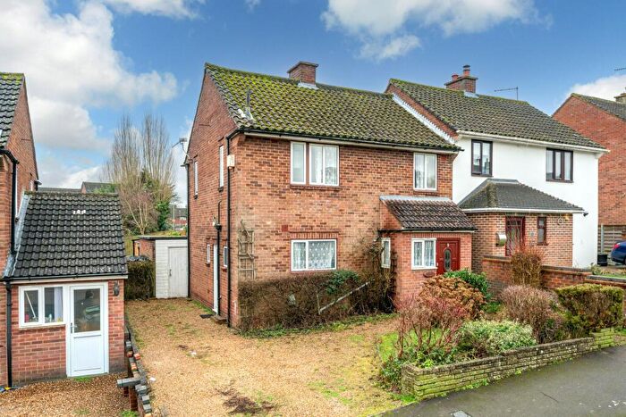 3 Bedroom Semi Detached House For Sale In Tassell Hall, Redbourn, AL3