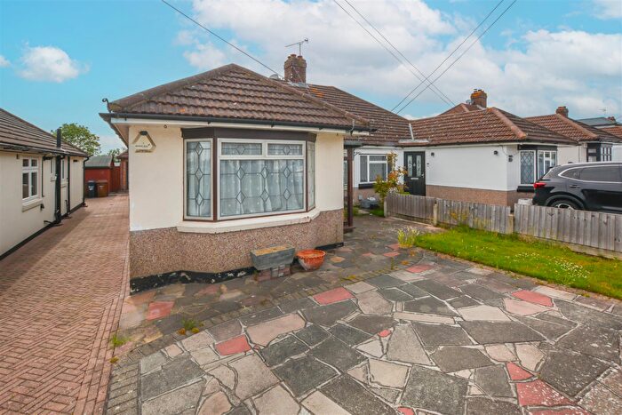 3 Bedroom Semi-Detached Bungalow For Sale In Thorndon Avenue, West Horndon, Brentwood, CM13