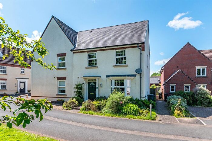 4 Bedroom Semi Detached House For Sale In Jubilee Close, Midsomer Norton, Radstock, BA3