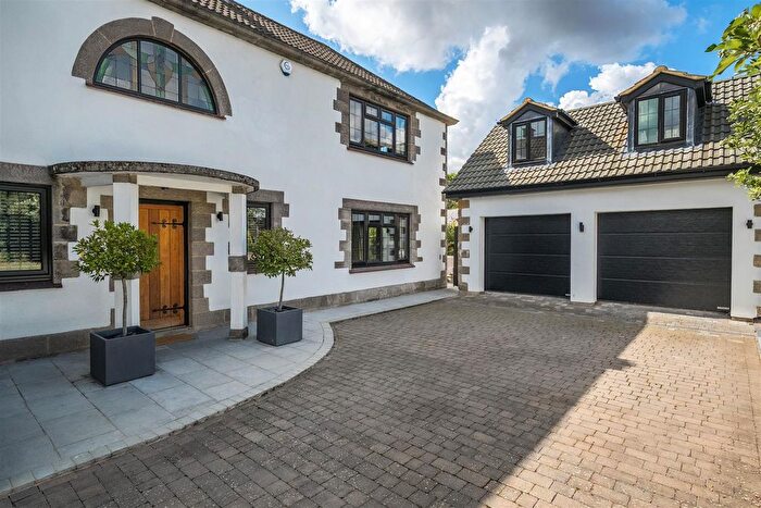 5 Bedroom Detached House For Sale In Ridings Mead, Chippenham, SN15