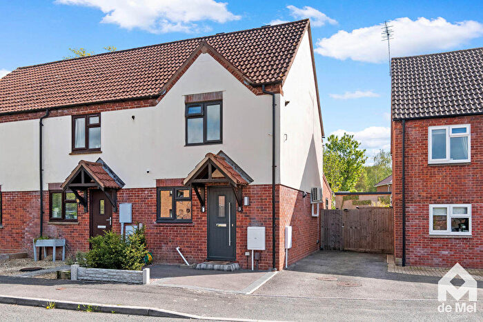 Detached House For Sale In Meadow Lea, Bishops Cleeve, Cheltenham, GL52