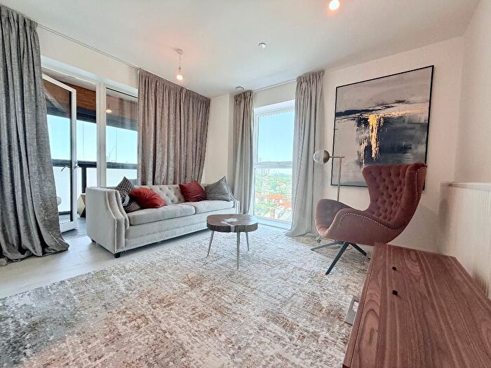 1 Bedroom Flat To Rent In Tabbard Apartments, East Acton, London, W3
