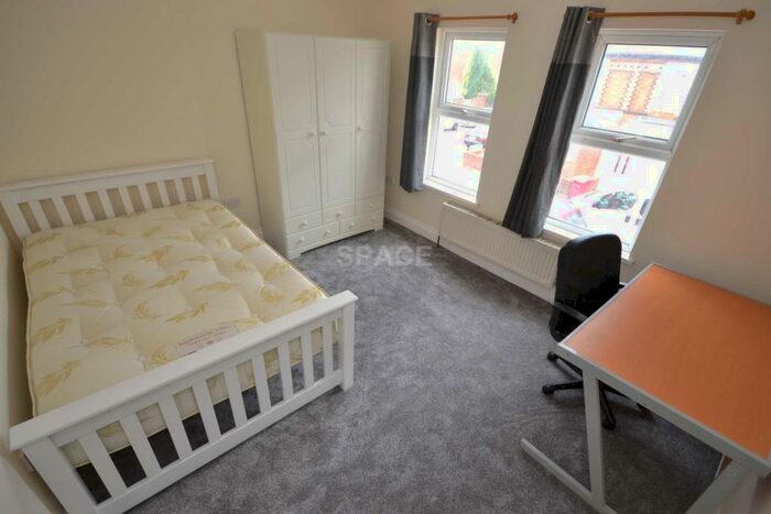 5 Bedroom Terraced House To Rent In Pitcroft Ave, Reading, RG6