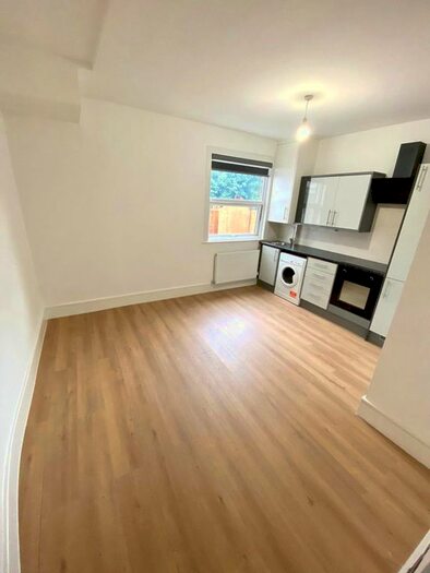 1 Bedroom Flat To Rent In Vicarage Road, London, N17