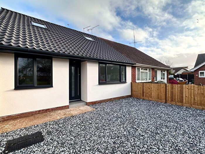 4 Bedroom Semi-Detached House To Rent In Swanbourne Road, Littlehampton, BN17