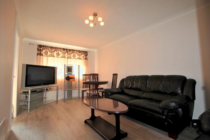 2 Bedroom Flat To Rent In Westhorne Avenue Lee, SE12