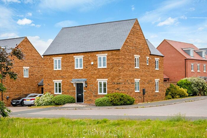4 Bedroom Detached House To Rent In The Robins, Adderbury, OX17