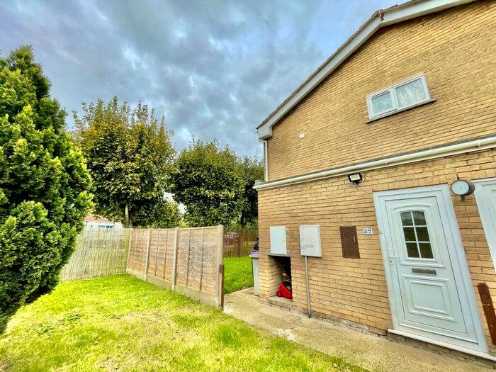 2 Bedroom Flat To Rent In Simpson Court, Ingoldmells, PE25