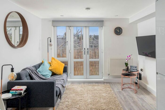 2 Bedroom Flat To Rent In Marcus Garvey Way, Herne Hill, London, SE24