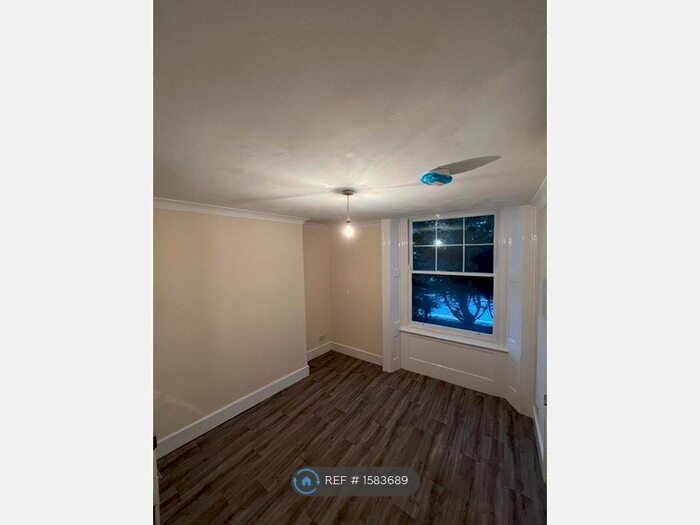 Studio To Rent In Central Hill, London, SE19