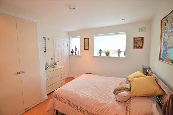 2 Bedroom Flat To Rent In Millennium Drive, London, E14